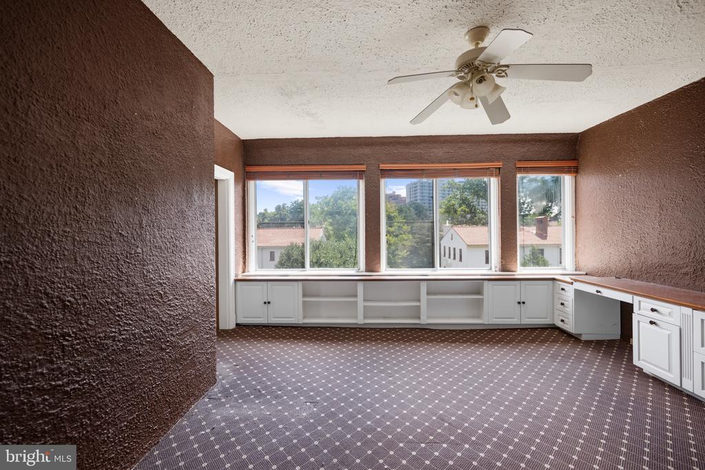 230 STONY RUN LANE Unit: 1E