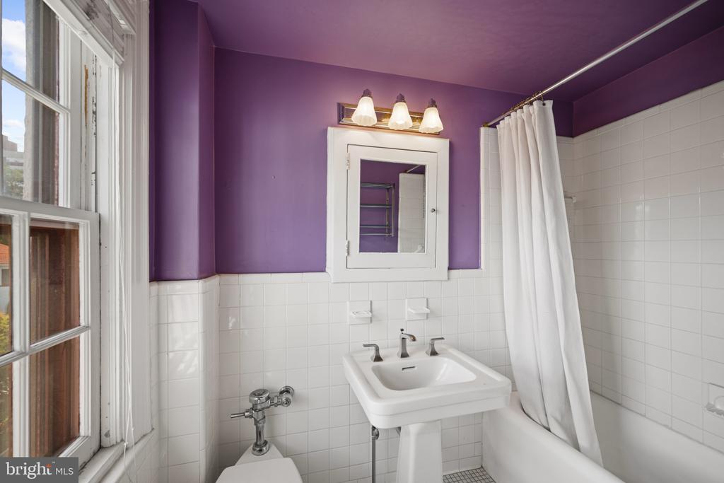 230 STONY RUN LANE Unit: 1E