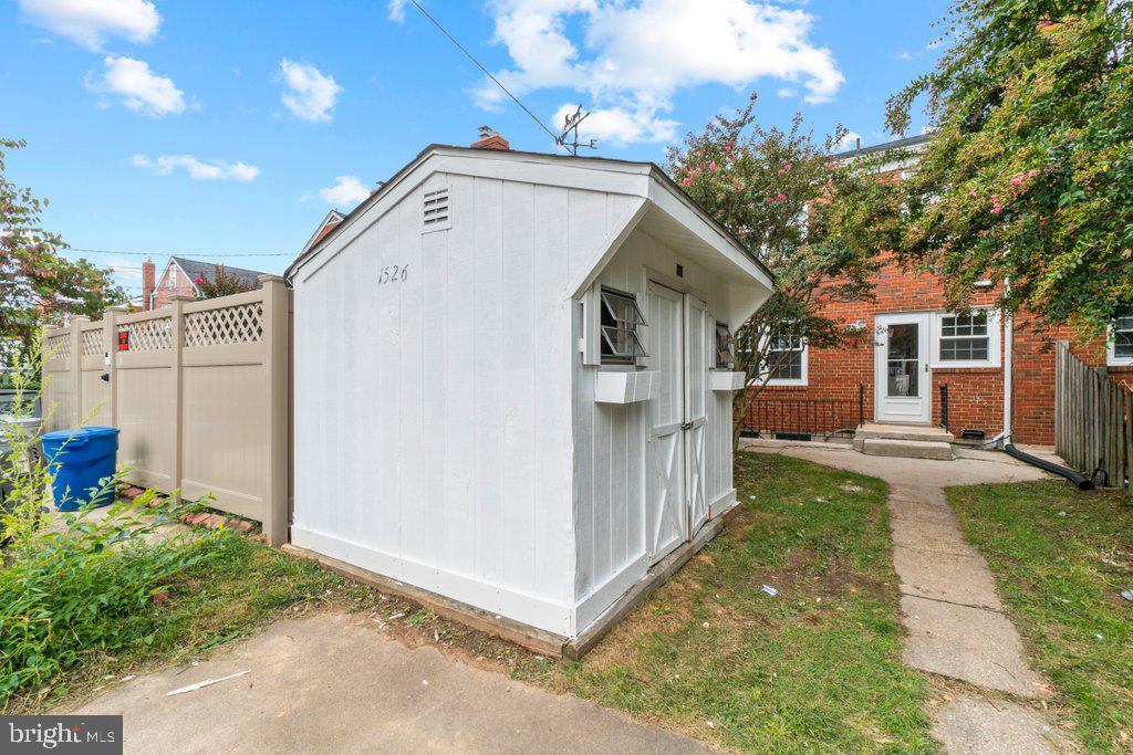 1526 Doxbury Rd