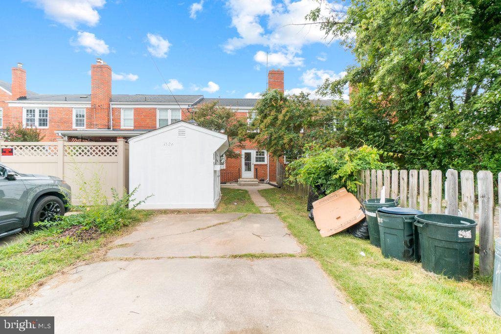 1526 Doxbury Rd