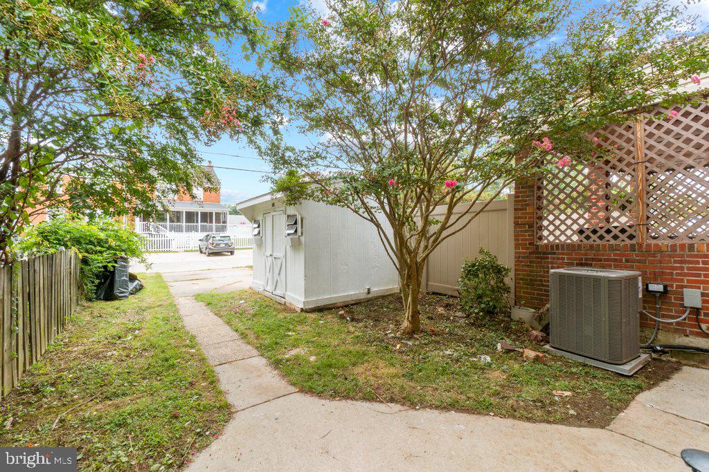 1526 Doxbury Rd