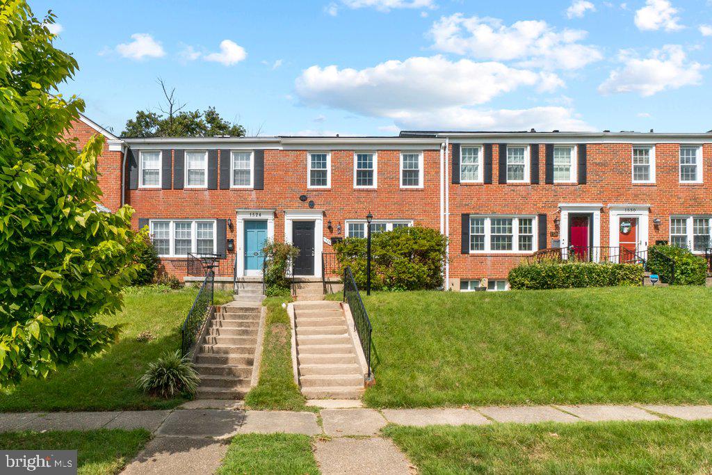 1526 Doxbury Rd