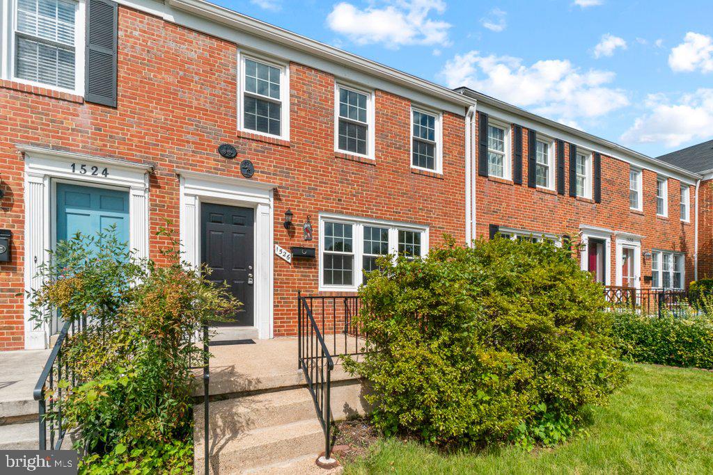 1526 Doxbury Rd
