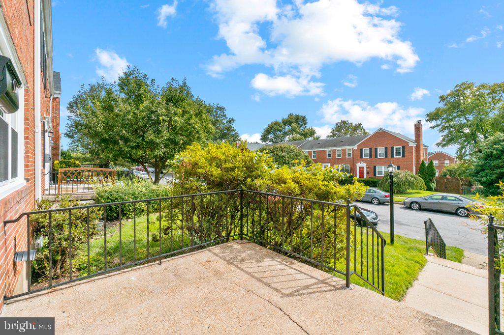 1526 Doxbury Rd