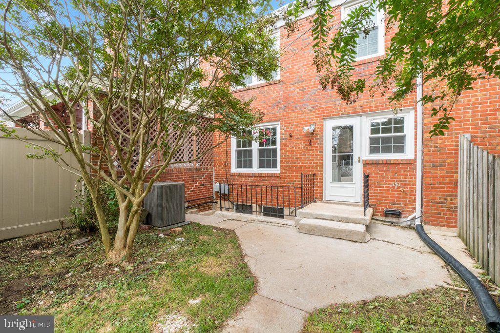 1526 Doxbury Rd