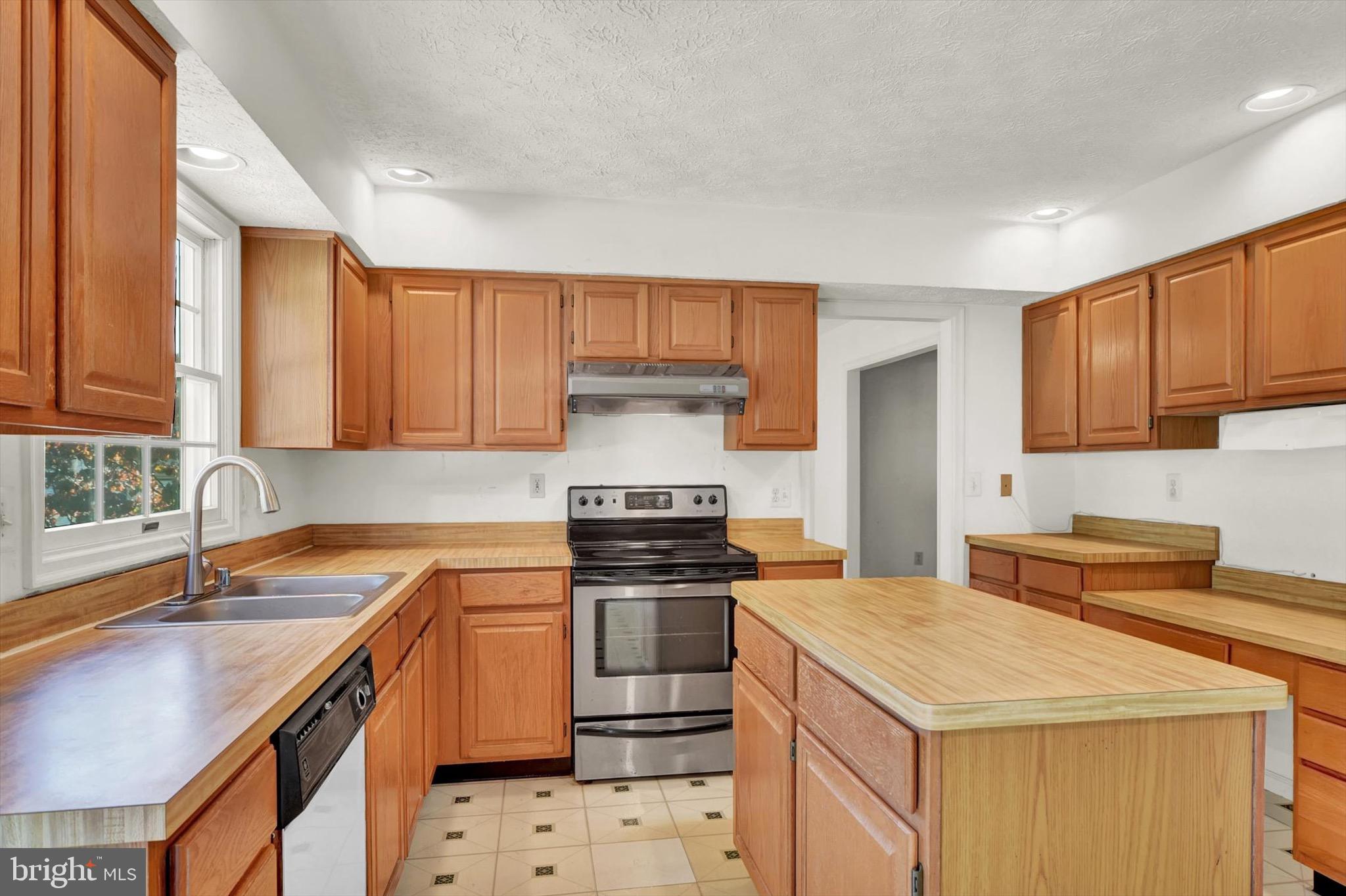 14 White Willow COURT