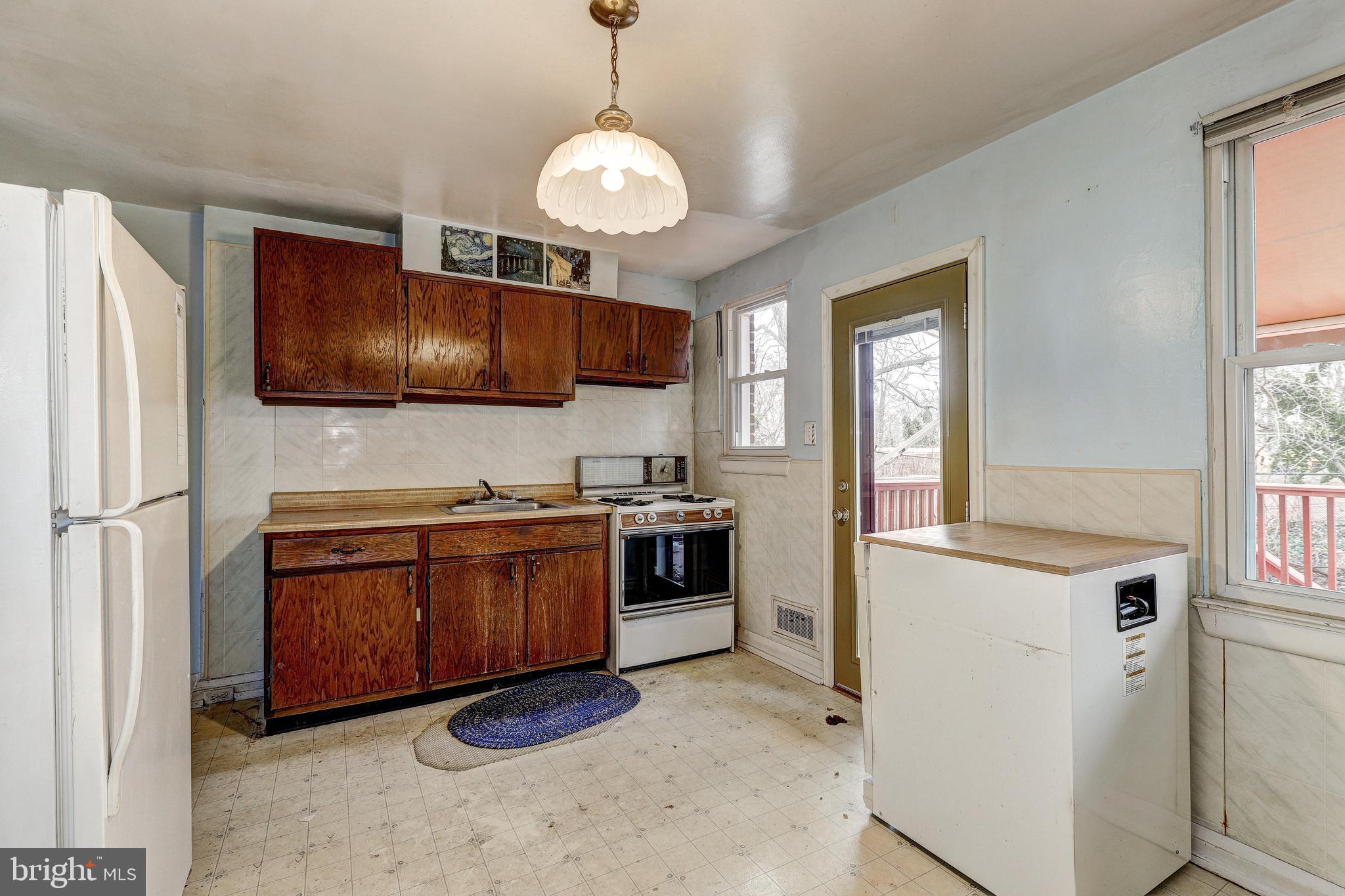 8613 Pleasant Plains Rd