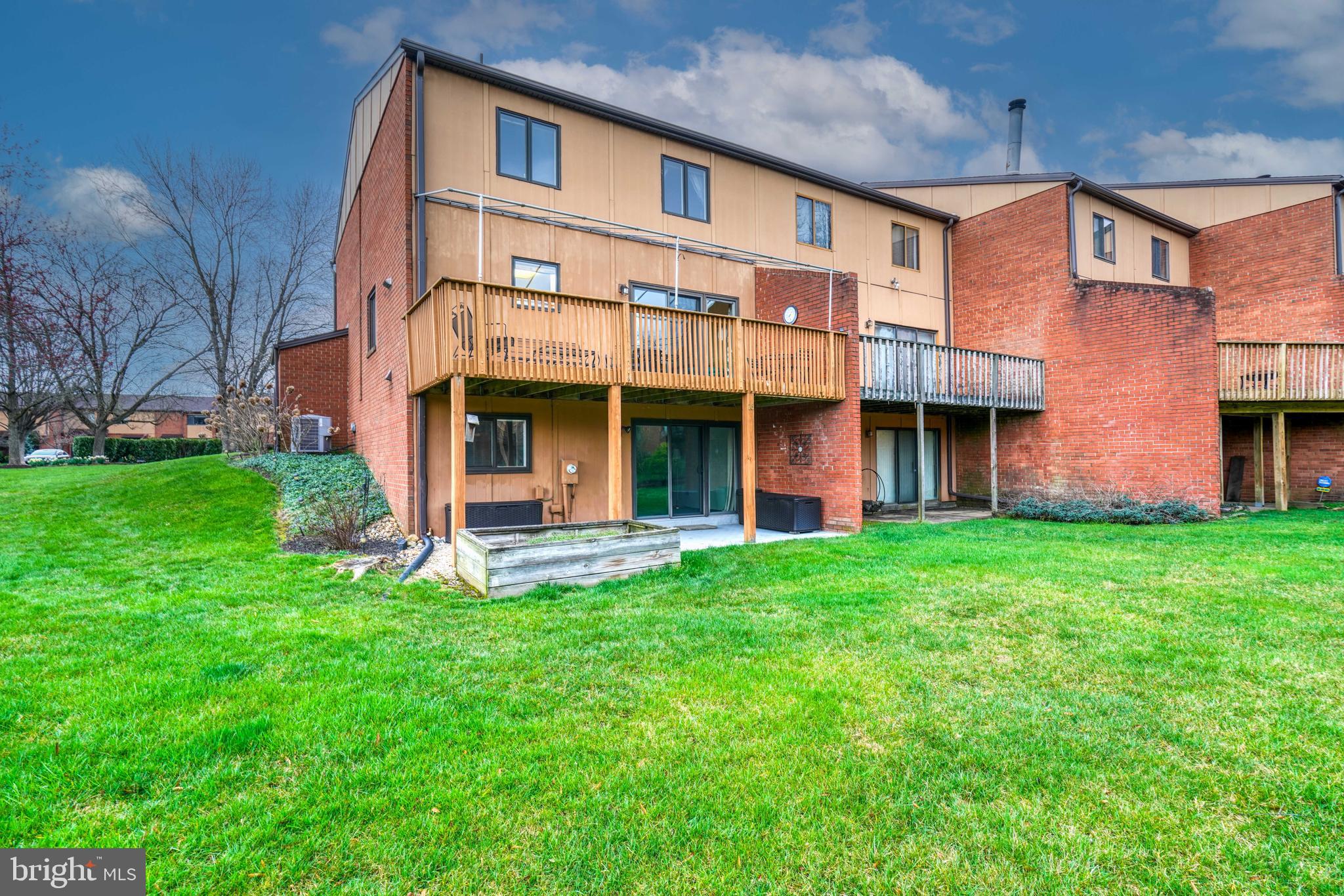 16 Lacosta Ct