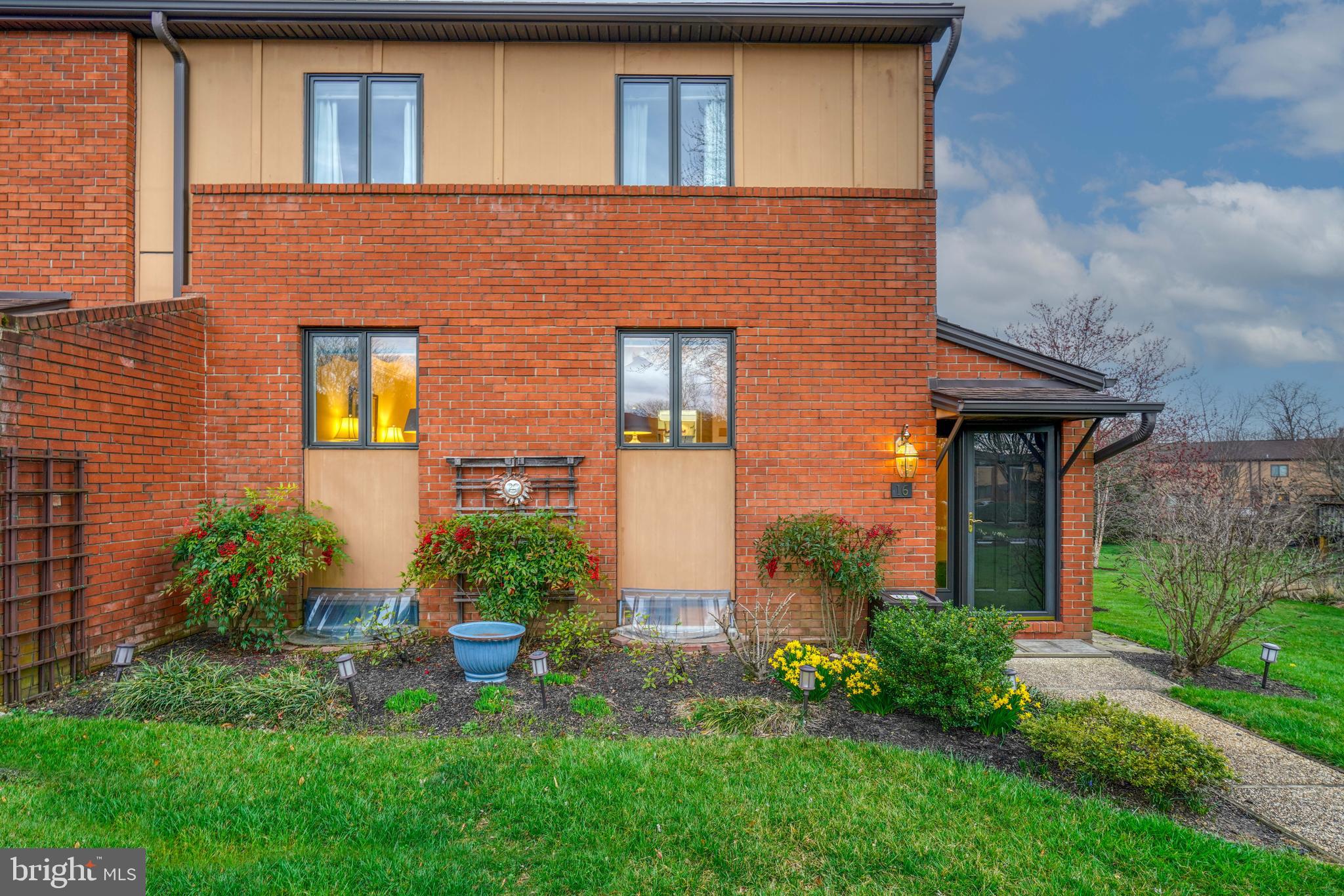 16 Lacosta Ct