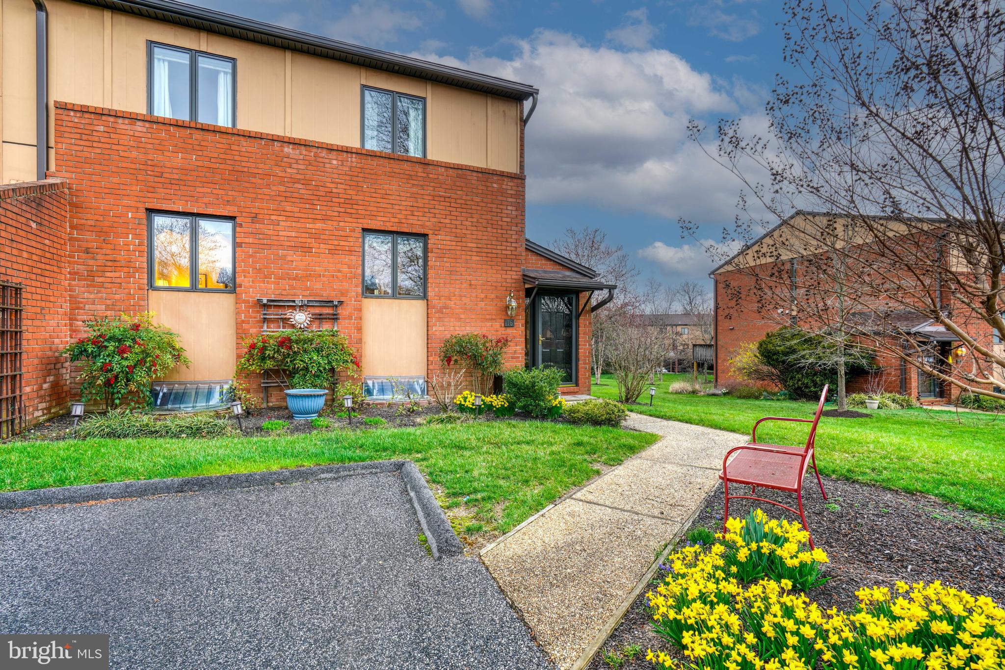 16 Lacosta Ct