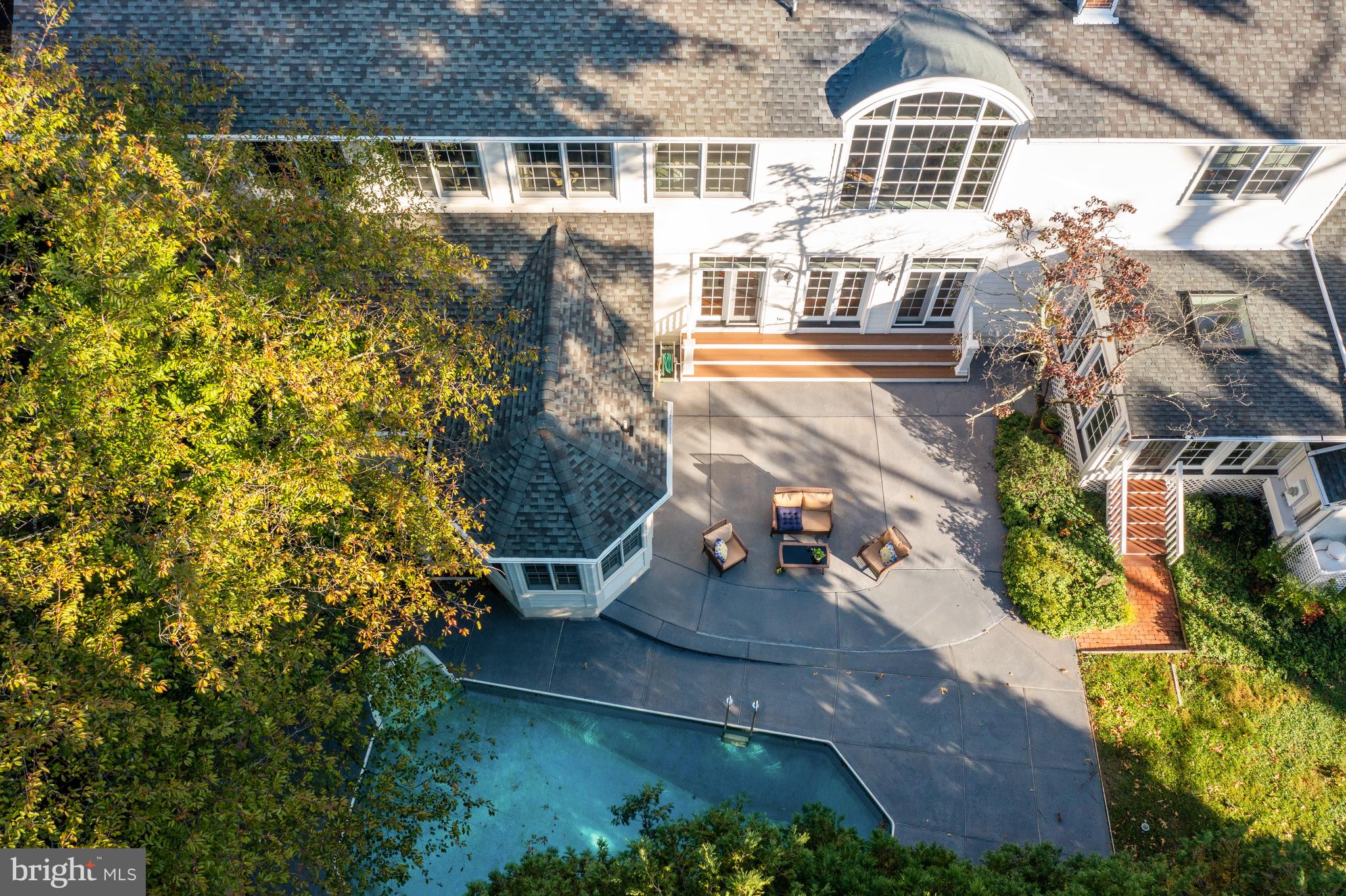 2218 Caves Rd