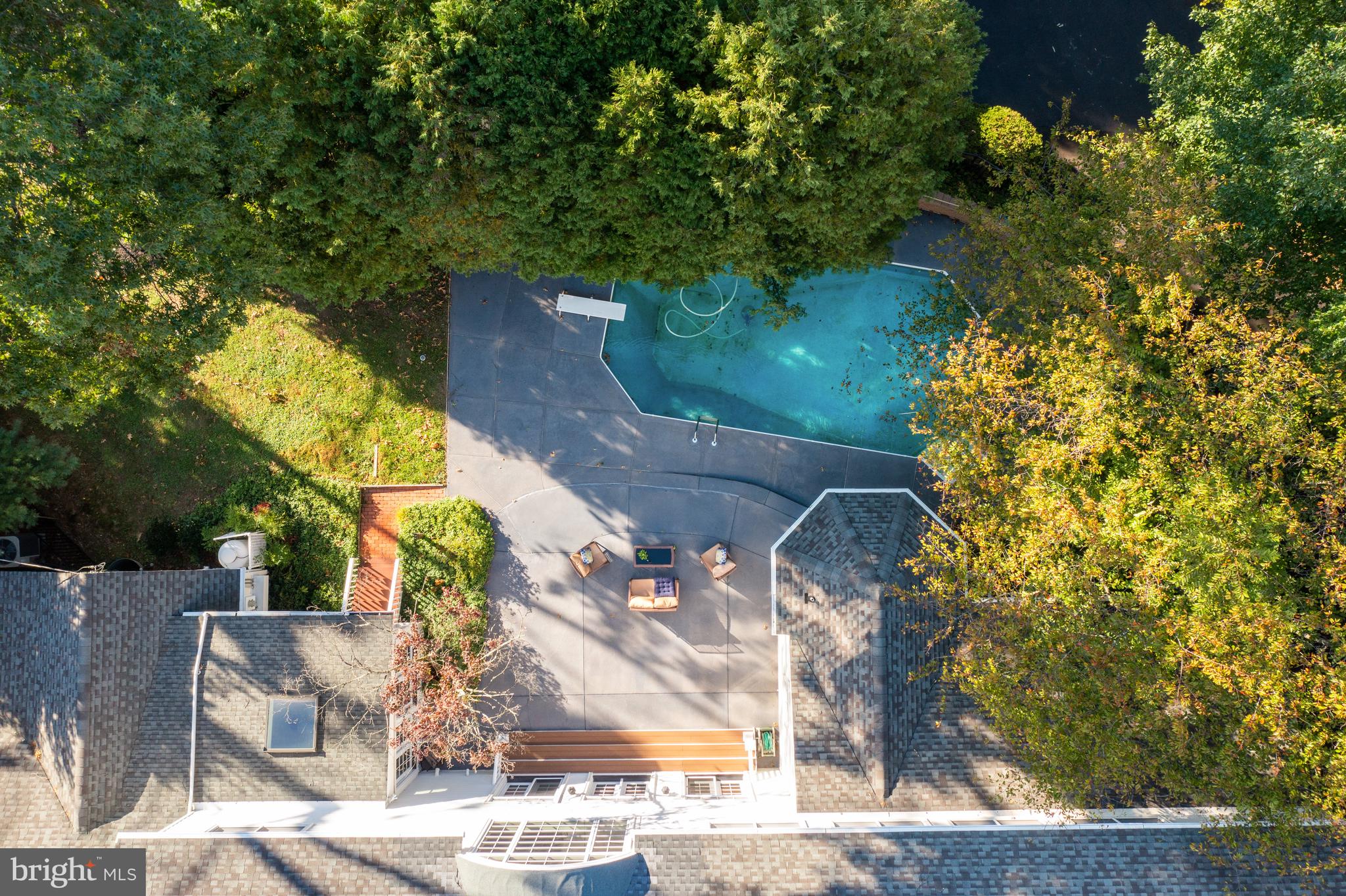 2218 Caves Rd