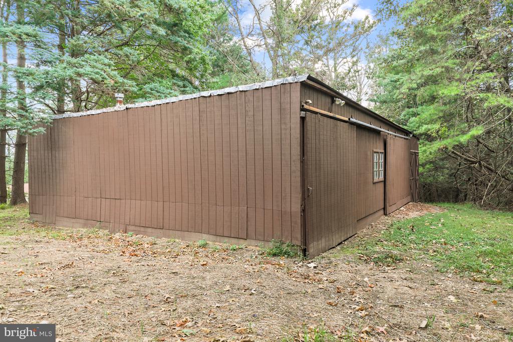 2218 Caves Rd