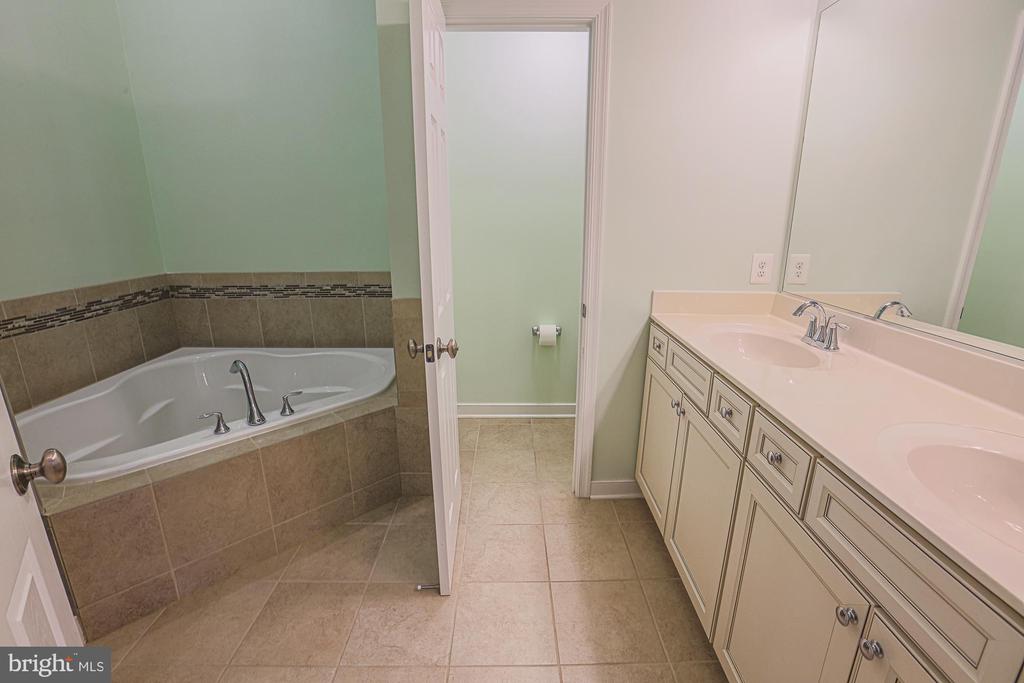 14034 Fox Hill Rd