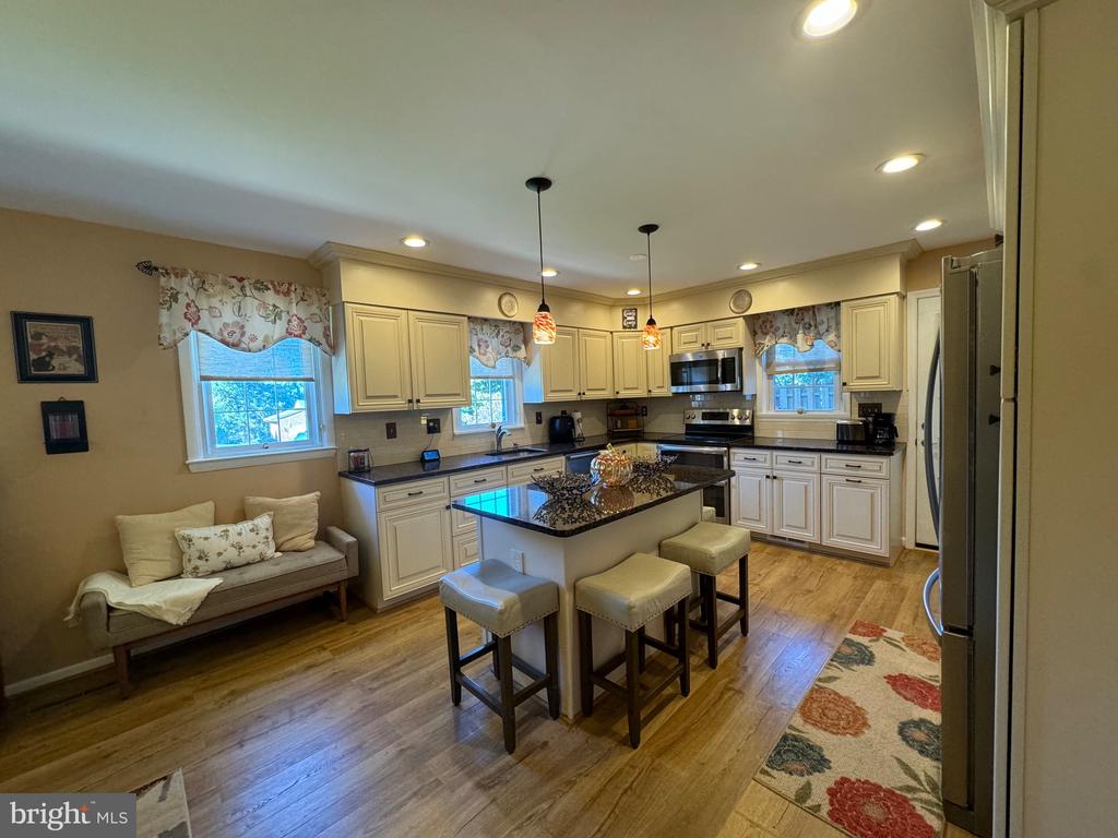 203 Abbeyhill Ct