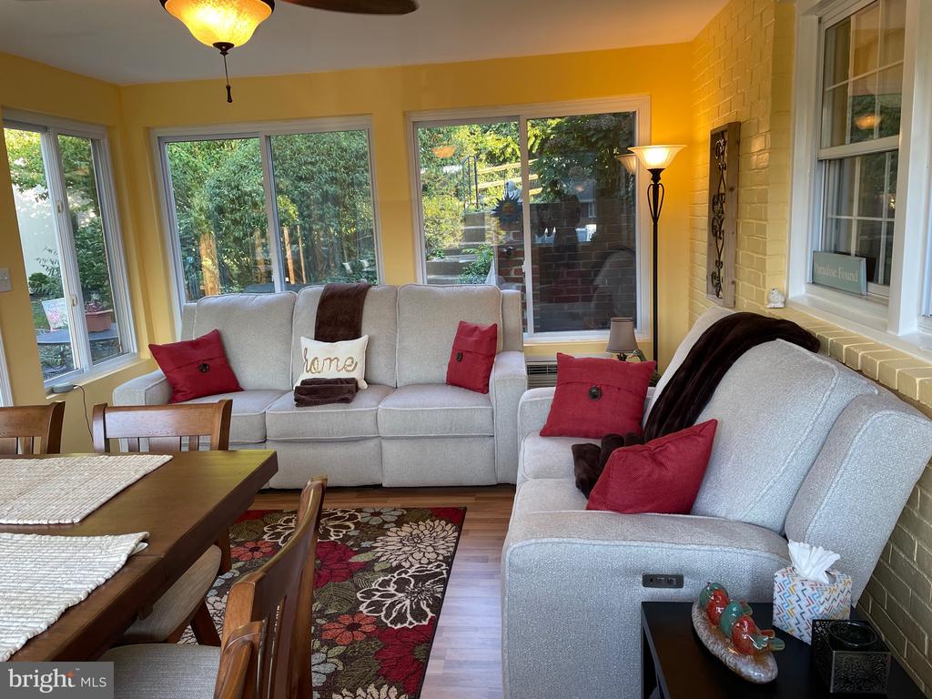 203 Abbeyhill Ct
