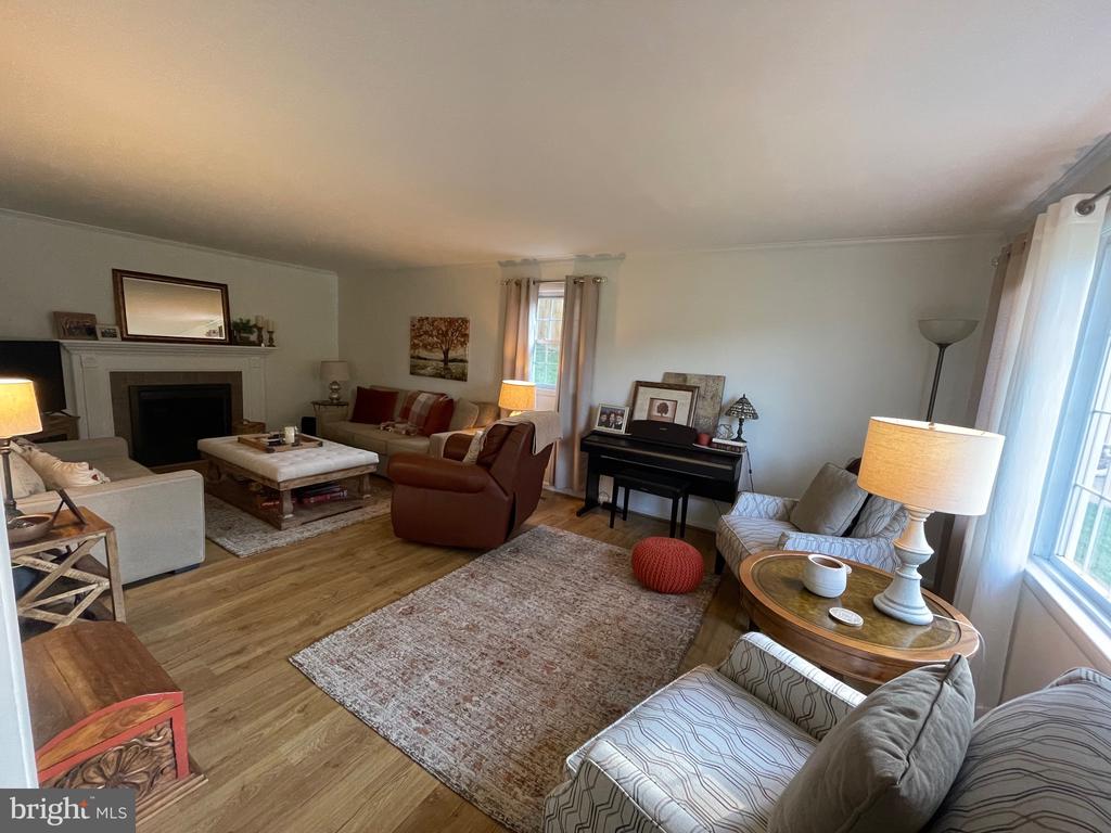 203 Abbeyhill Ct