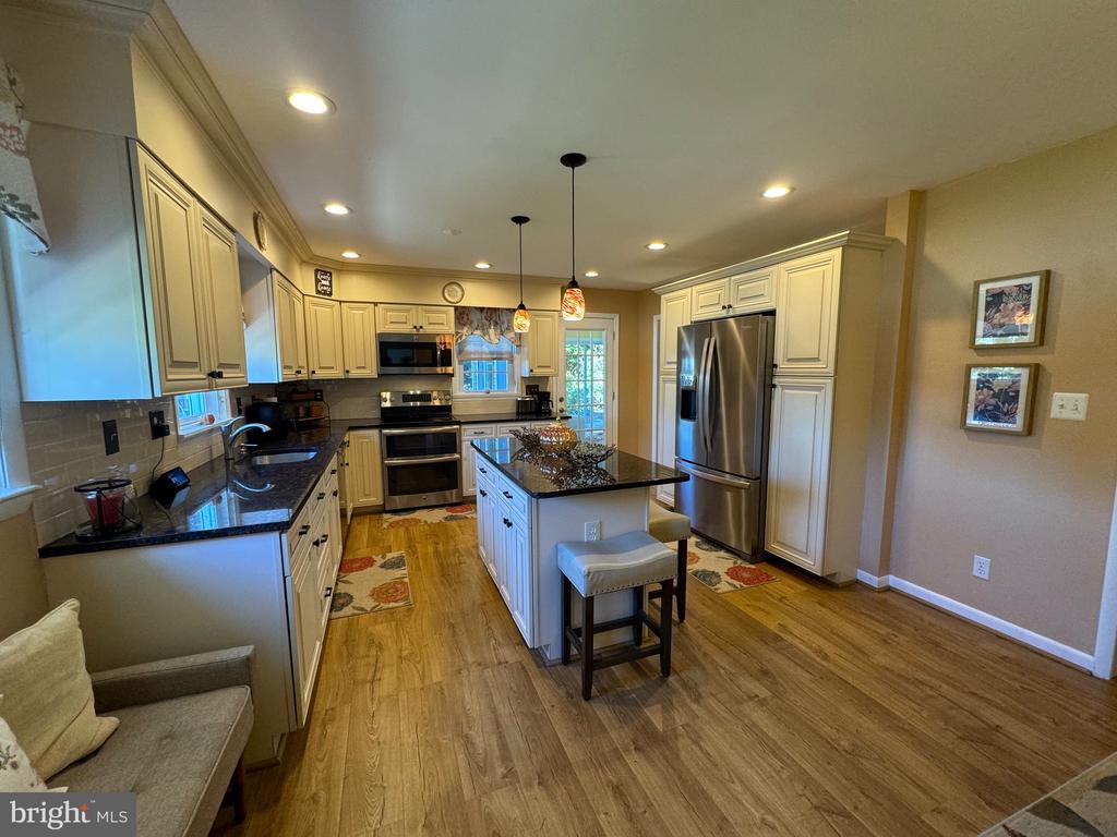 203 Abbeyhill Ct