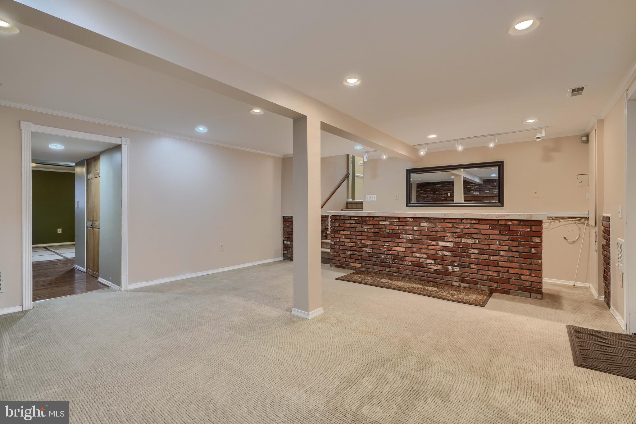 3814 Victoria Ave