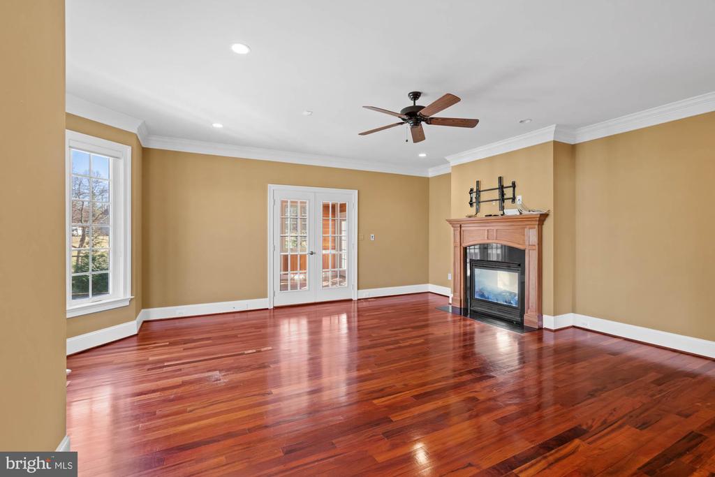 12210 Worthington