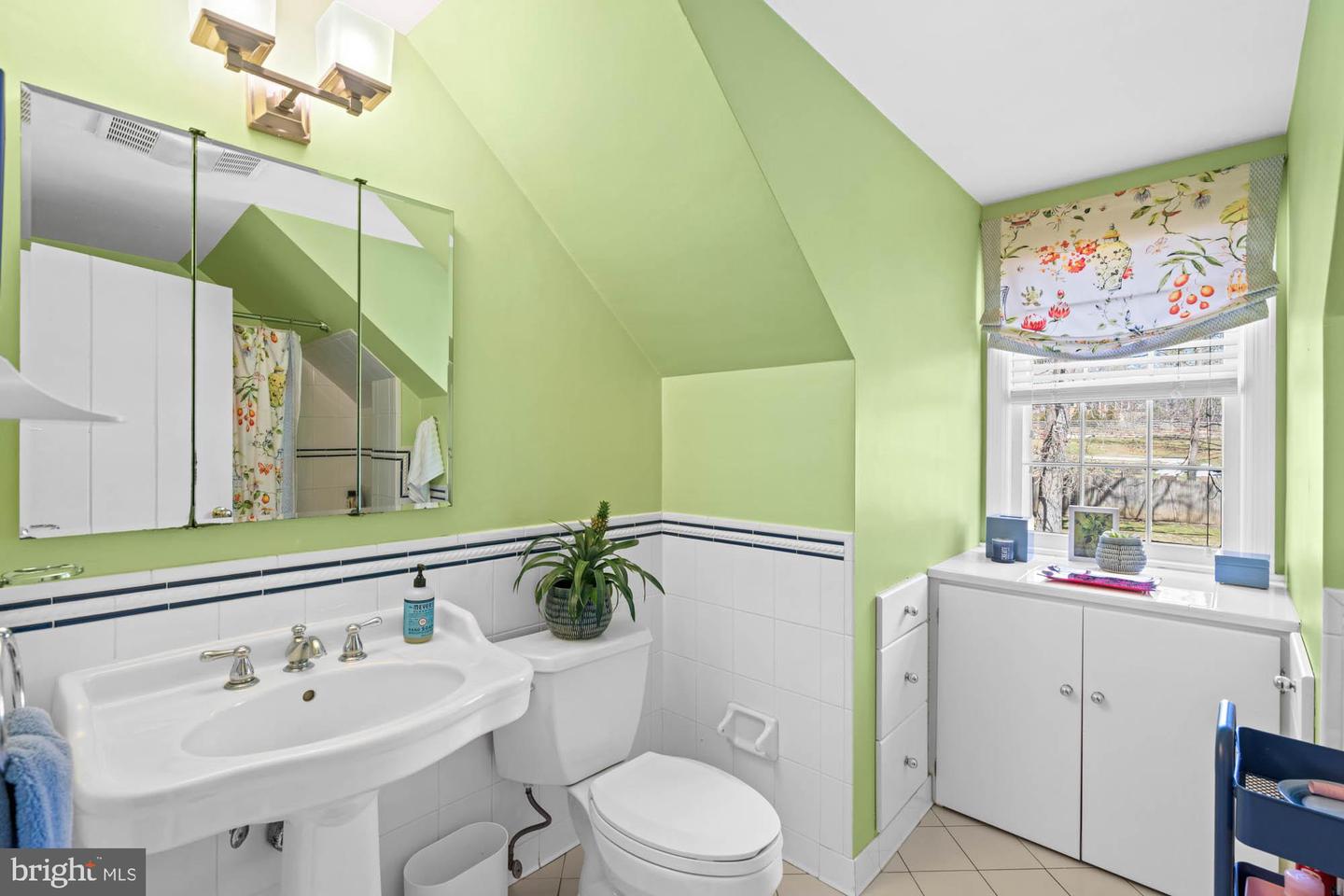 4 Chittenden Ln