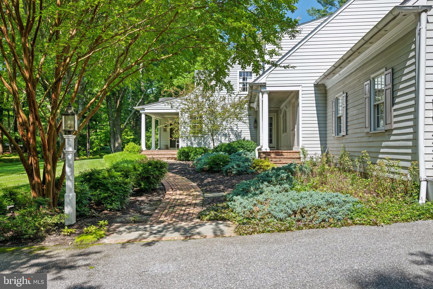 4 Chittenden Ln