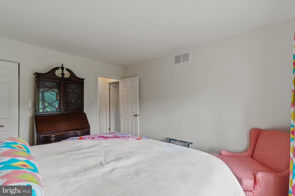 16 Lacosta Ct