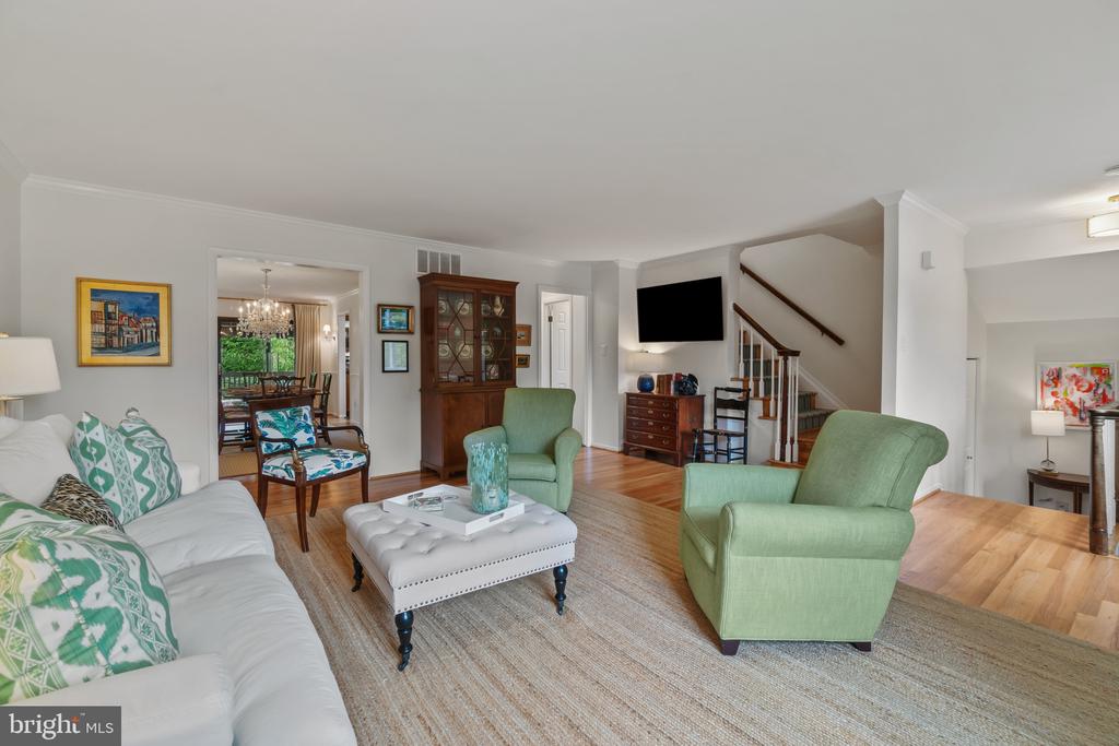 16 Lacosta Ct