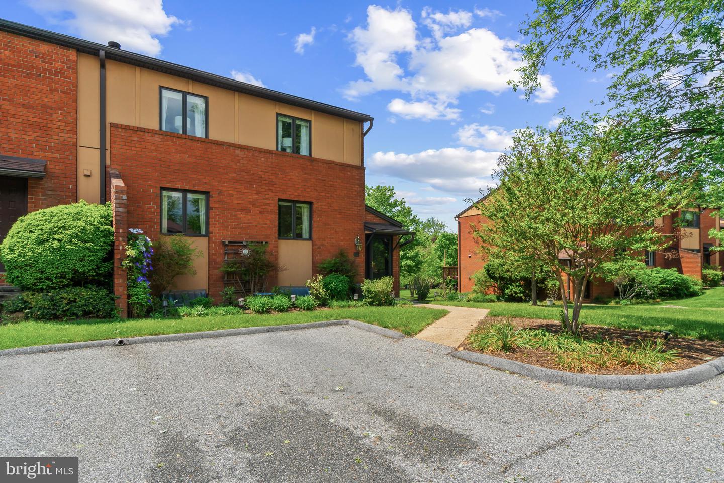 16 Lacosta Ct
