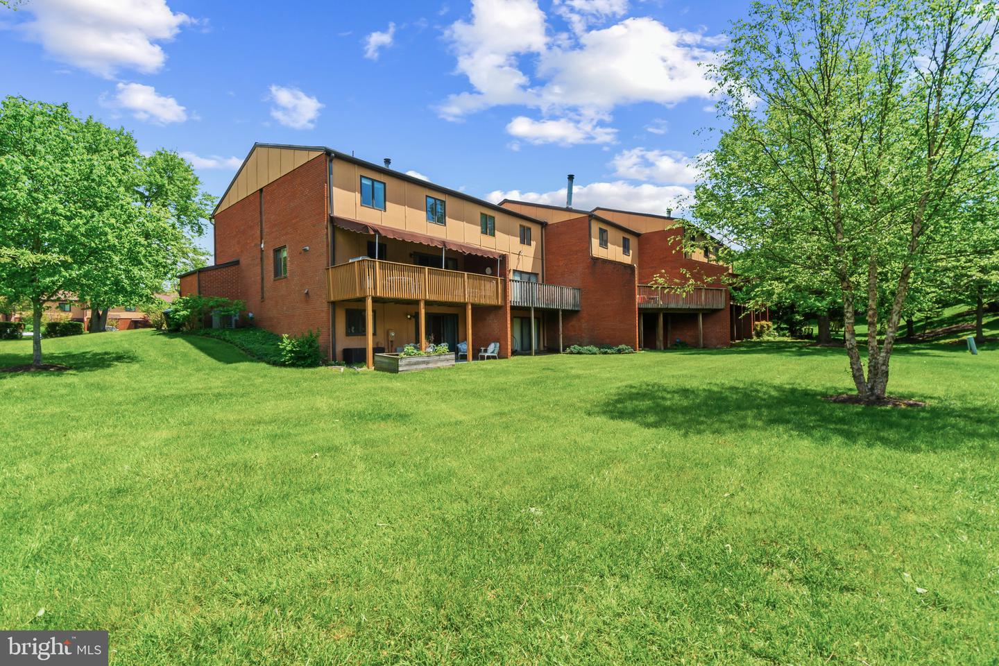 16 Lacosta Ct