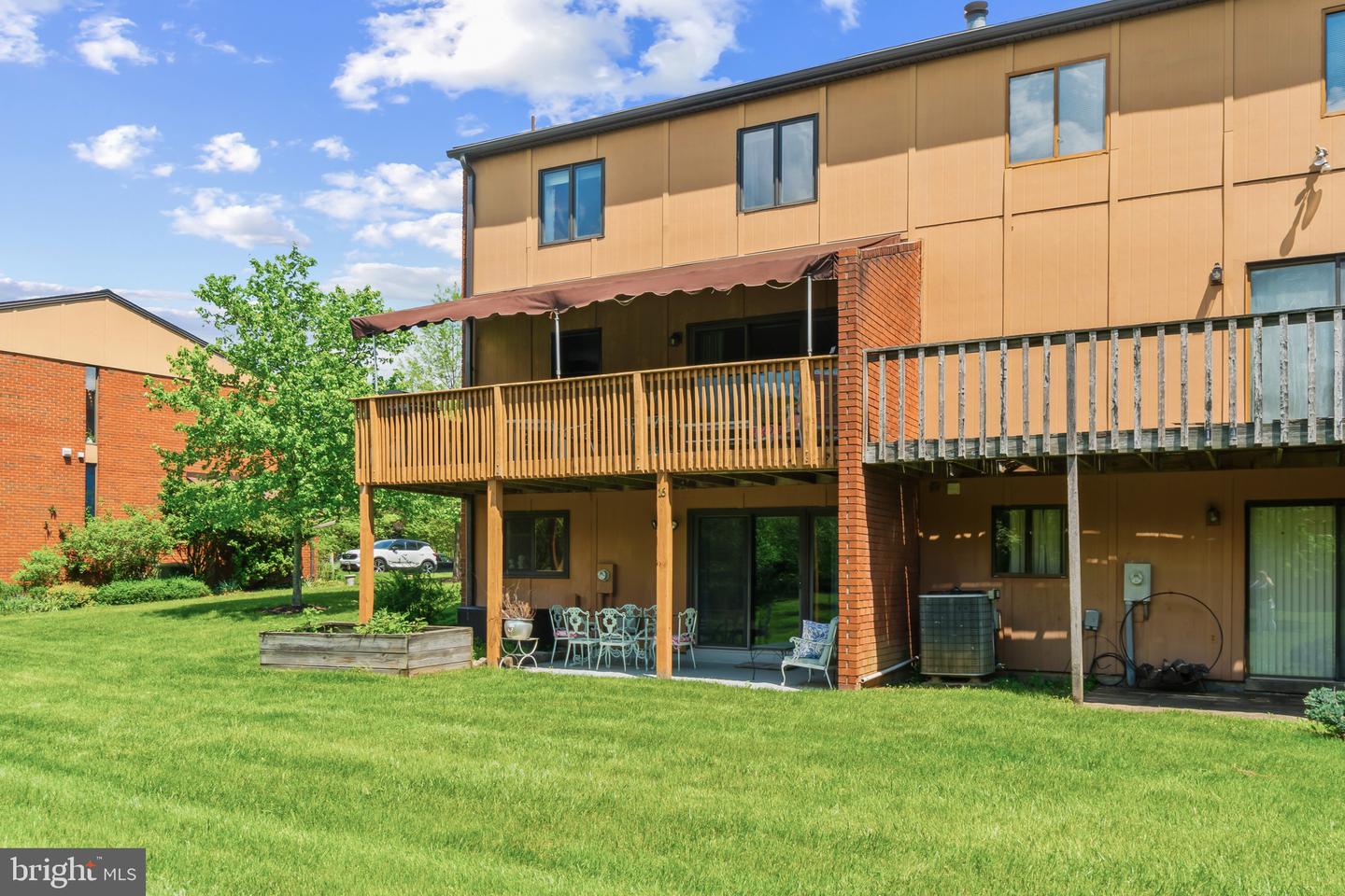 16 Lacosta Ct