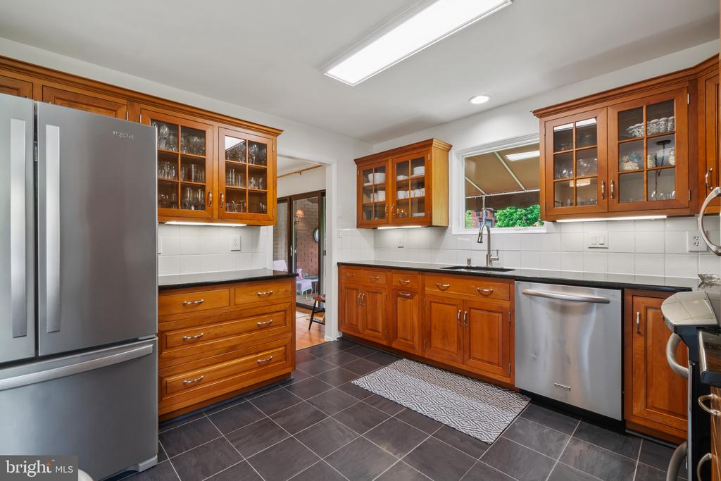 16 Lacosta Ct