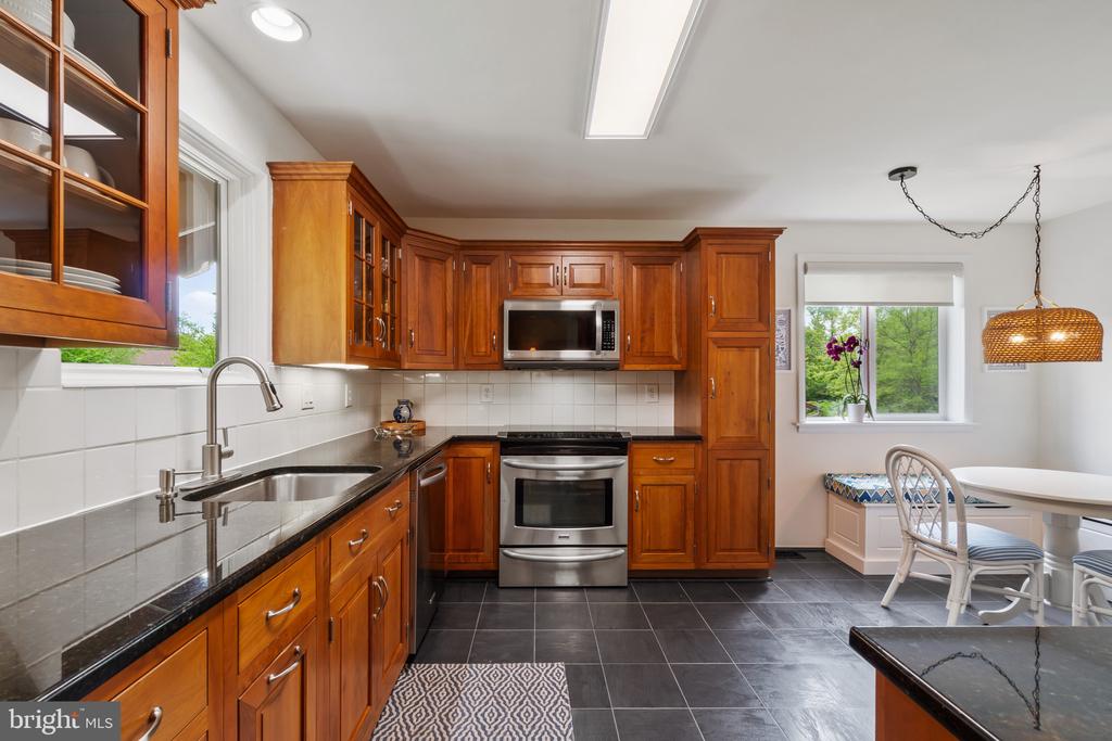 16 Lacosta Ct