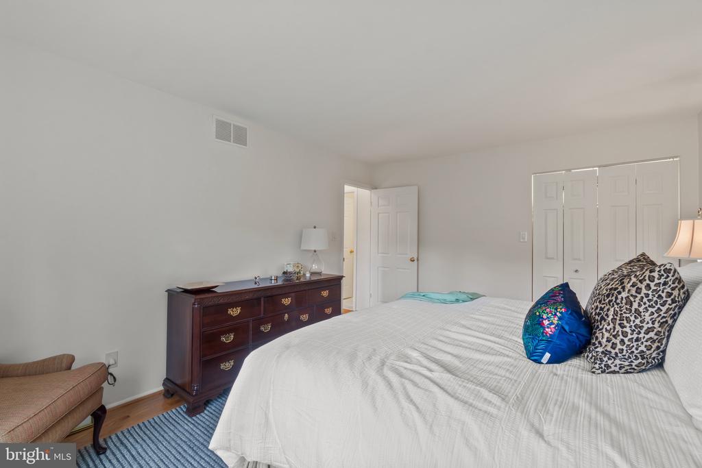 16 Lacosta Ct
