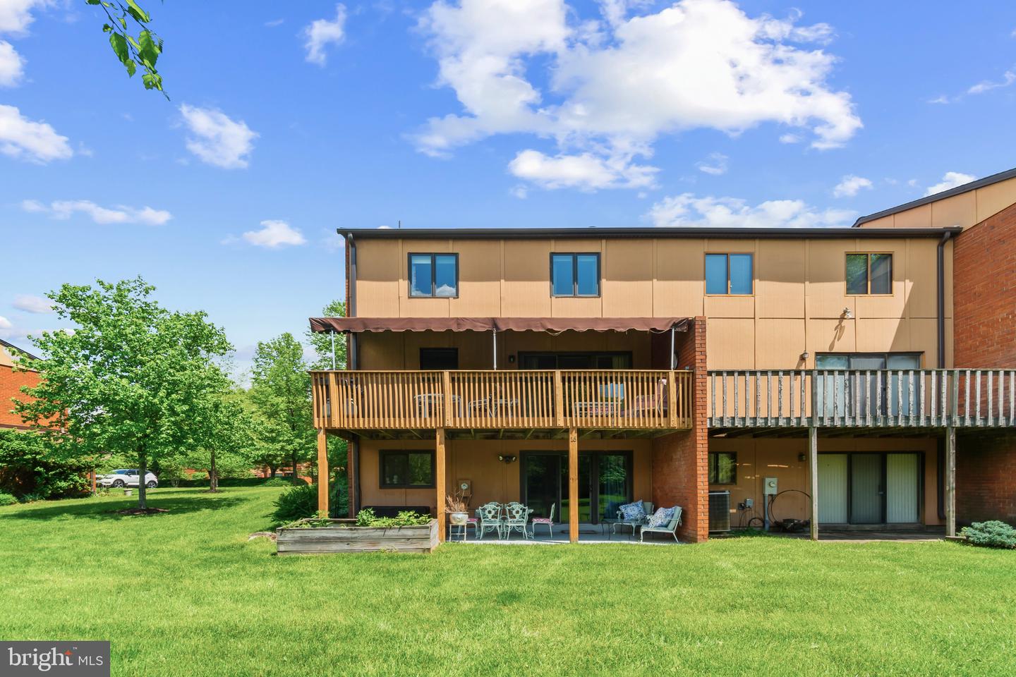 16 Lacosta Ct