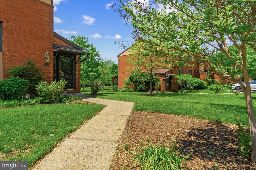 16 Lacosta Ct