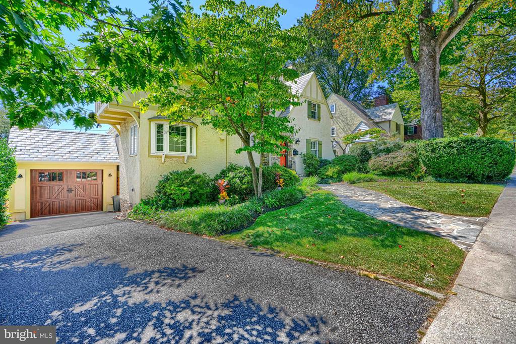 905 KINGSTON ROAD