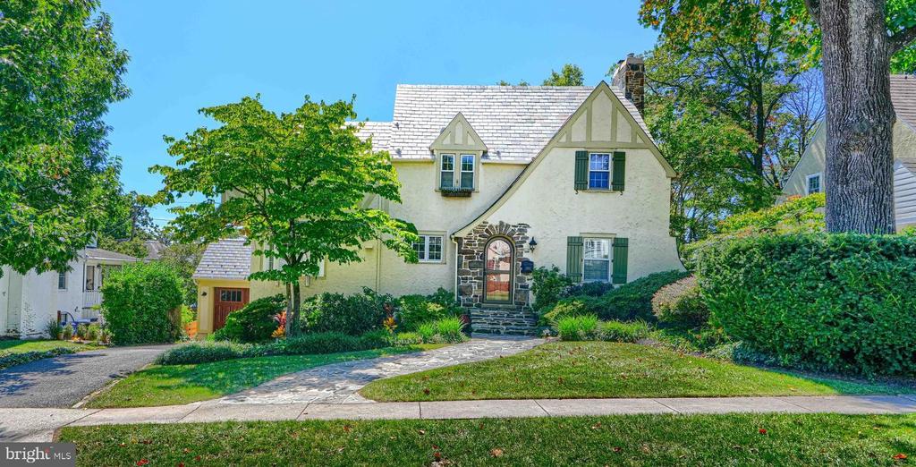 905 KINGSTON ROAD