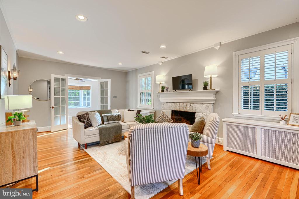 905 KINGSTON ROAD