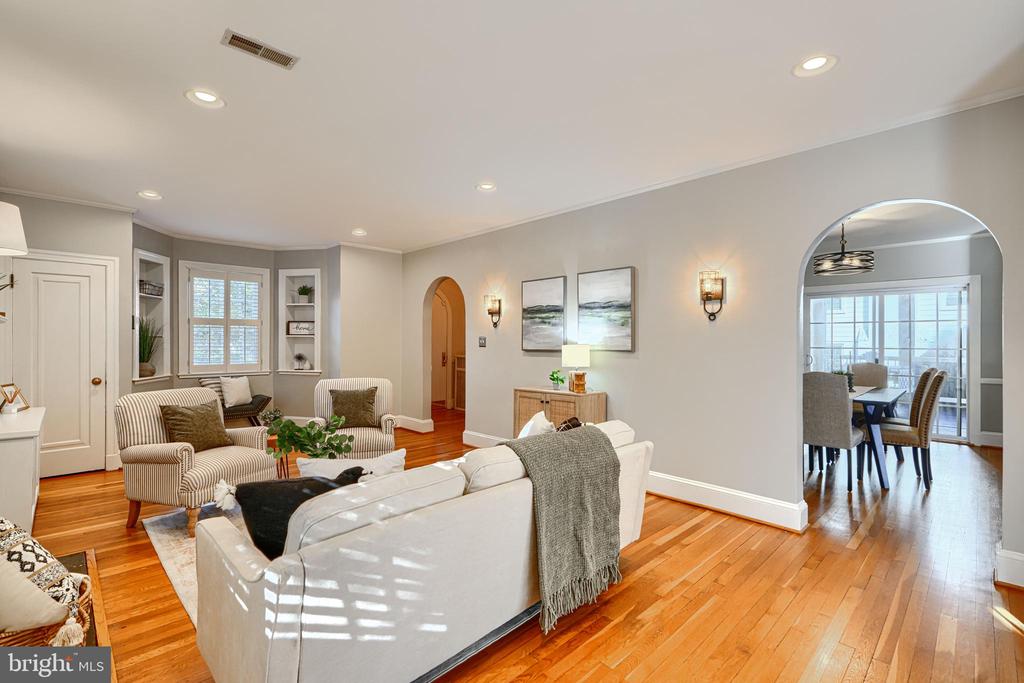 905 KINGSTON ROAD
