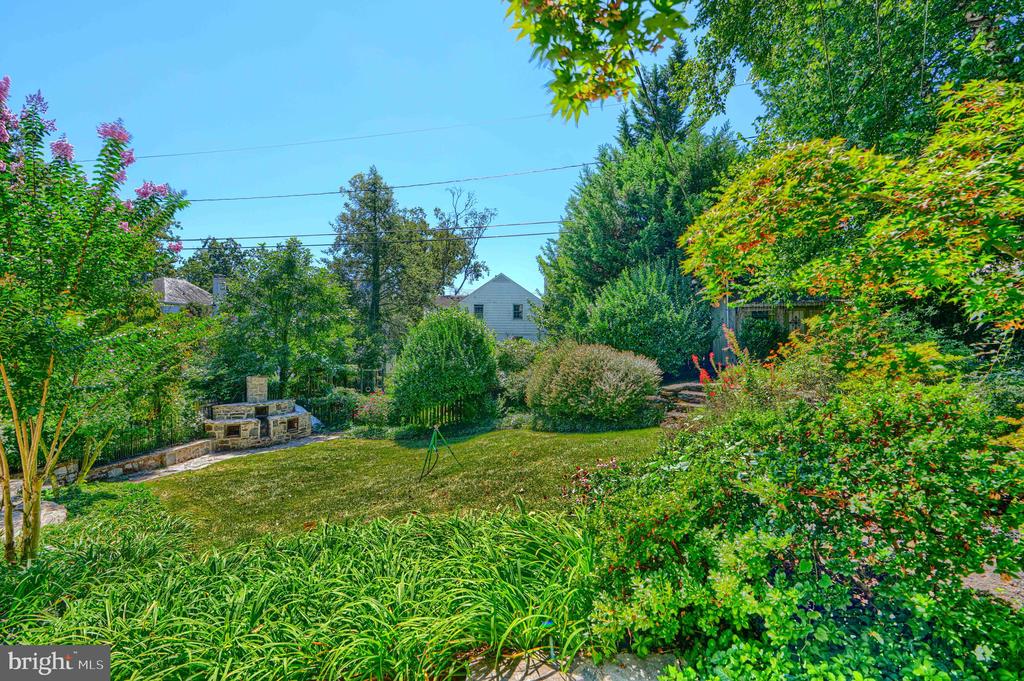 905 KINGSTON ROAD