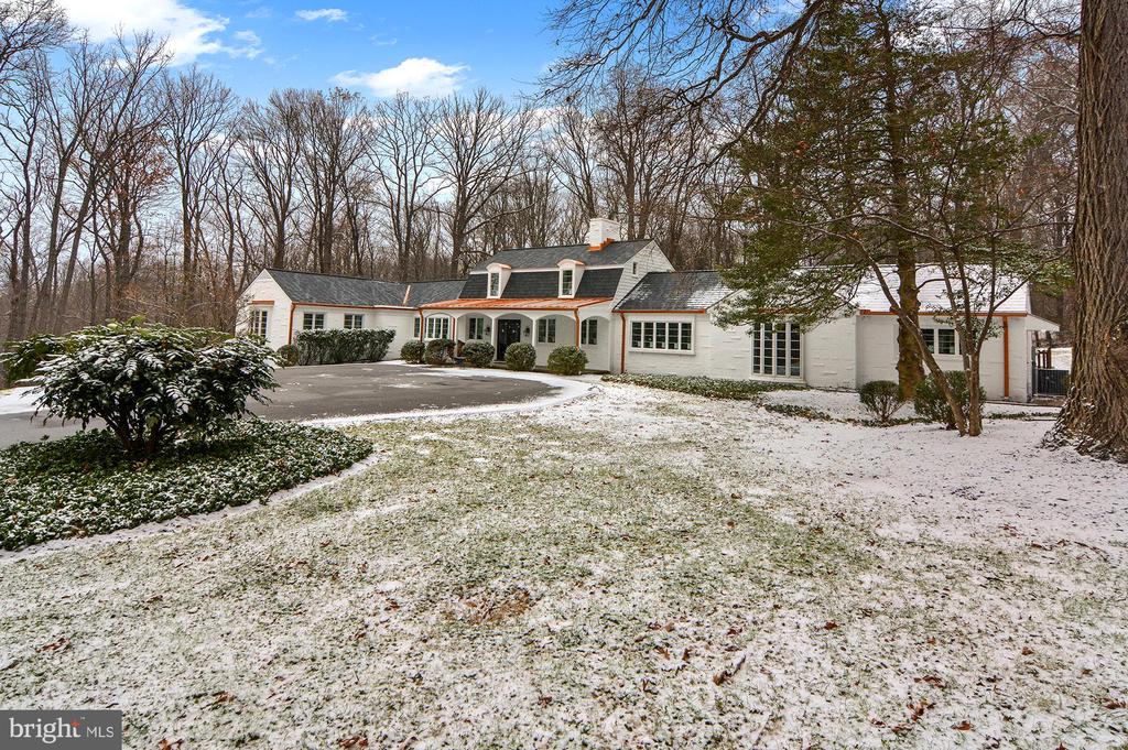 7 CAVESWOOD LANE