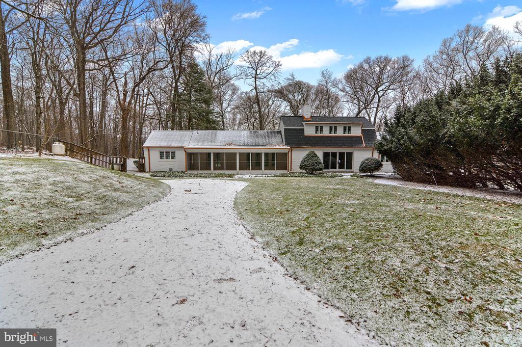 7 CAVESWOOD LANE