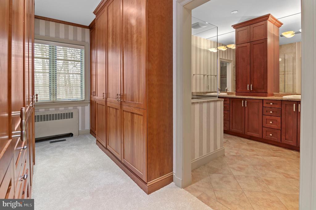 7 CAVESWOOD LANE