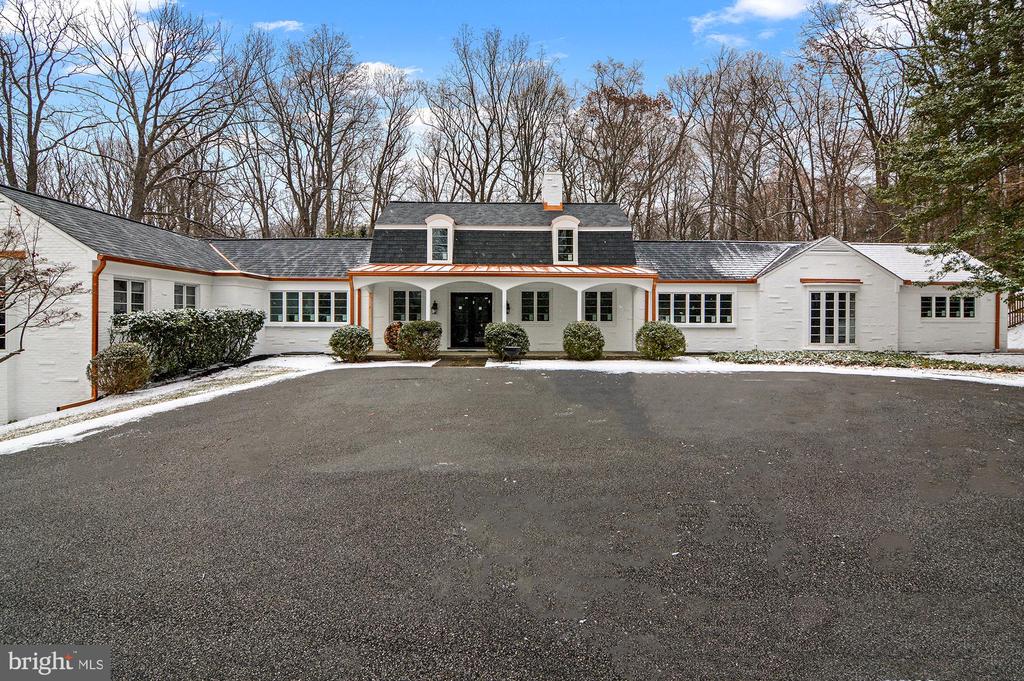 7 CAVESWOOD LANE