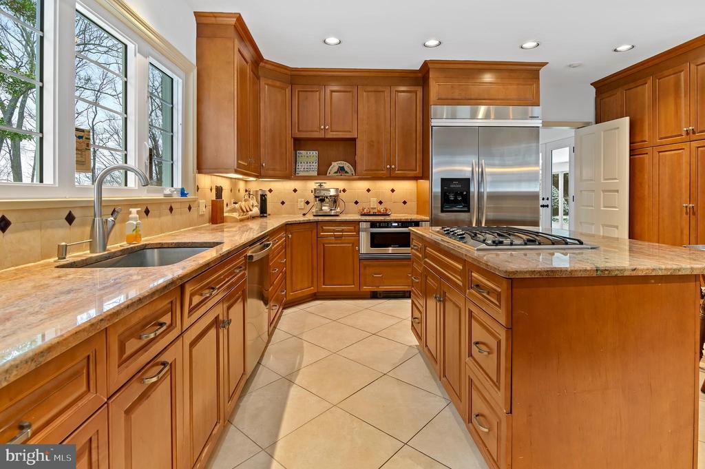 7 CAVESWOOD LANE