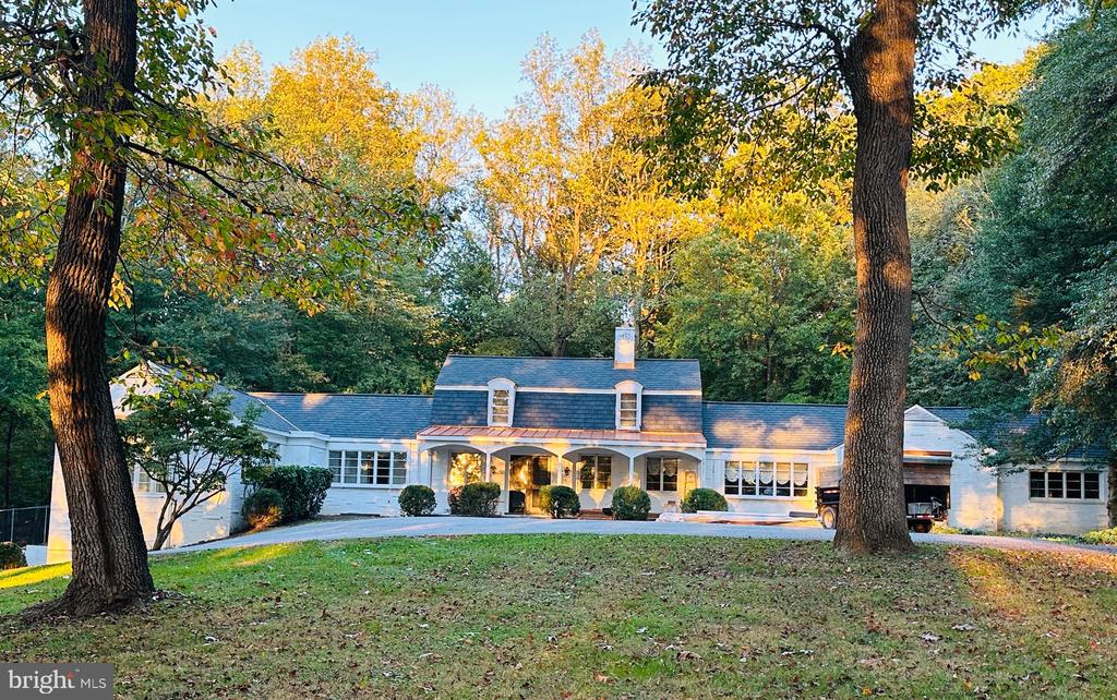 7 CAVESWOOD LANE