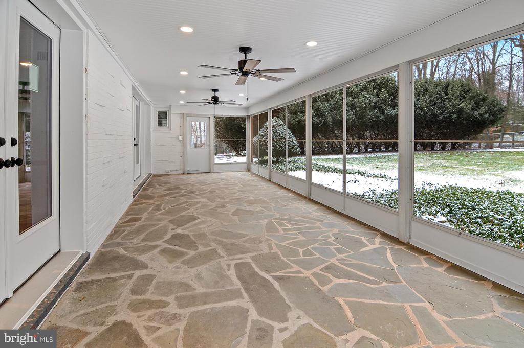 7 CAVESWOOD LANE