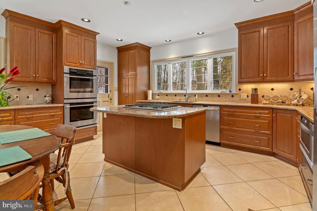7 CAVESWOOD LANE