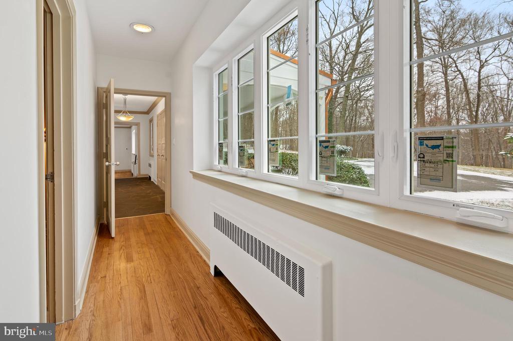7 CAVESWOOD LANE